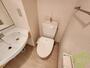 トイレ　スッキリとした印象のトイレ空間