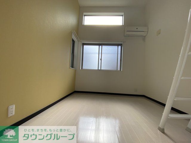 居室・リビング　退去前につき別室の写真です。