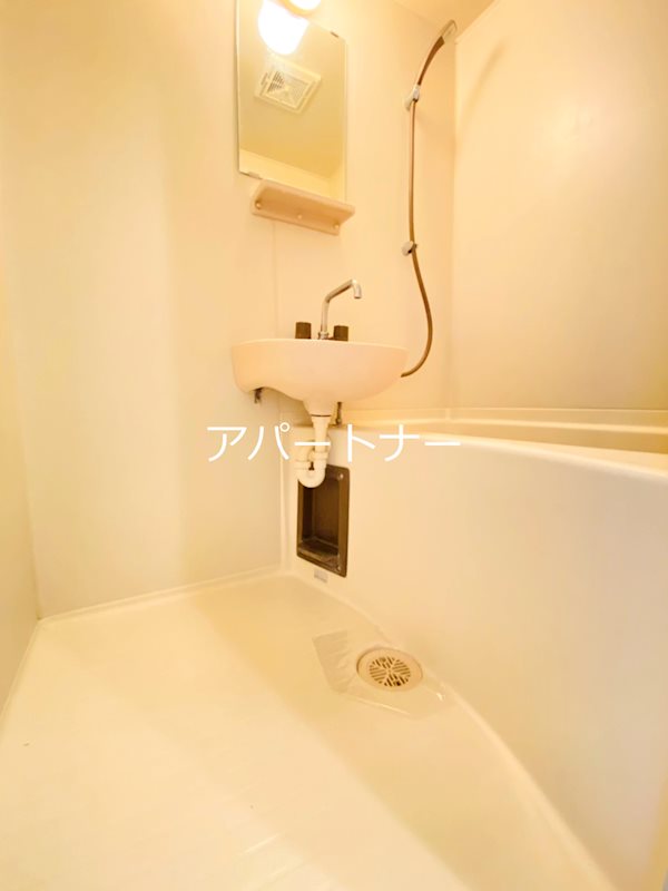 バス・シャワールーム　一日の疲れはココで流しましょう