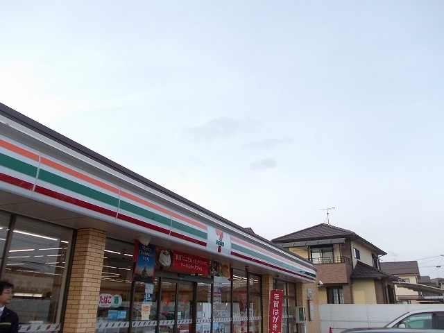 コンビニ　セブンイレブン下加茂店（コンビニ）まで900m