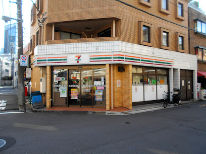 コンビニ　セブンイレブン 渋谷千駄ヶ谷3丁目店（コンビニ）まで84m