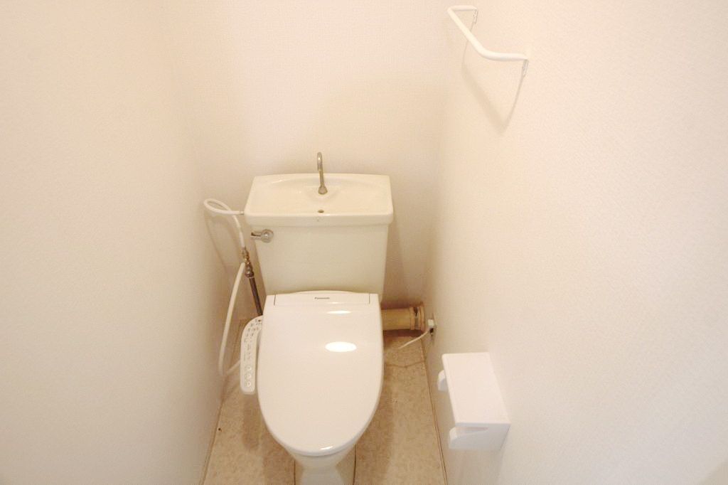 都営三田線 白山駅 徒歩5分 5階建 築42年のトイレ写真