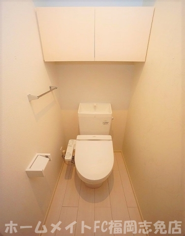 ＪＲ香椎線 酒殿駅 3階建 築10年のトイレ写真