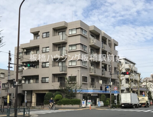エストレーヴ板橋大山パークフロントの外観写真