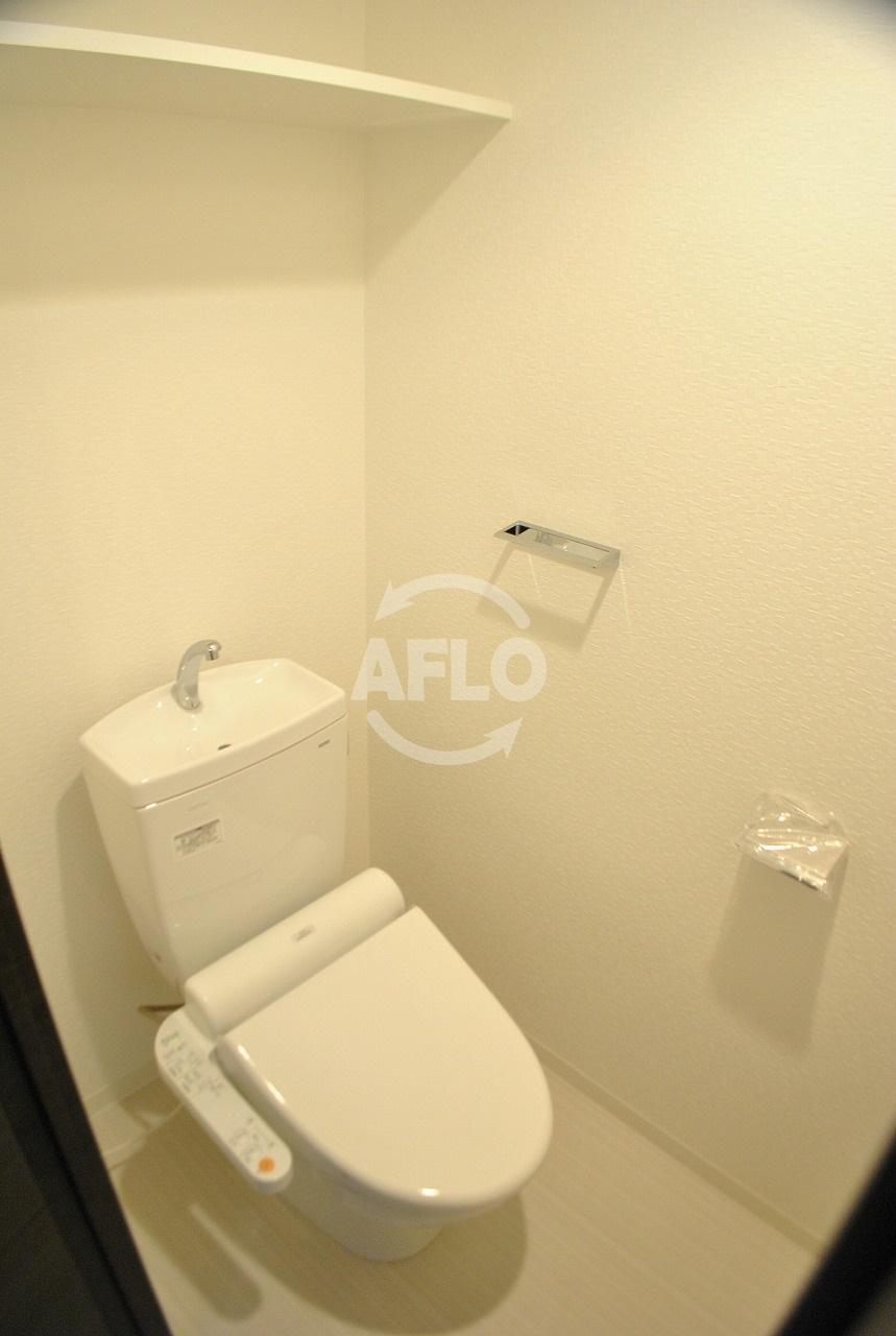 トイレ　レオンコンフォート本町　温水洗浄便座