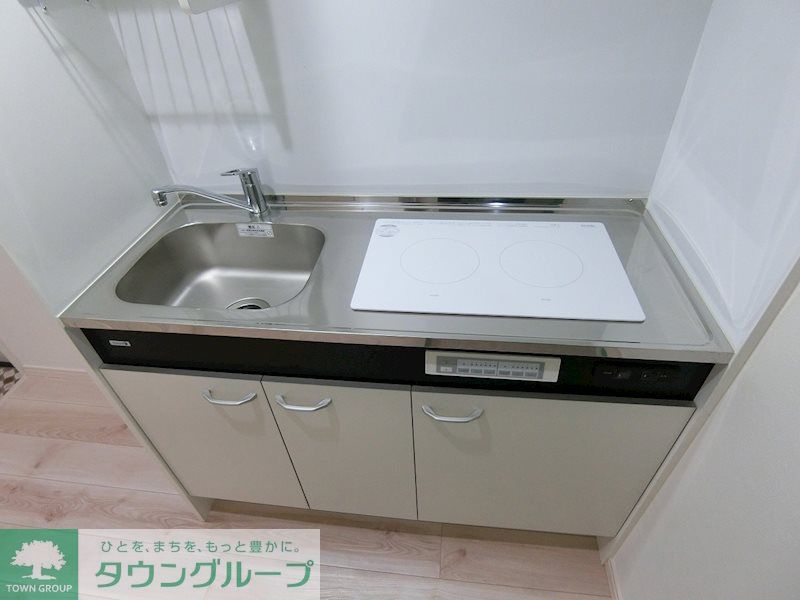 キッチン　一人暮らしに丁度いいサイズ、お手入れ楽々のIHキッチンです！