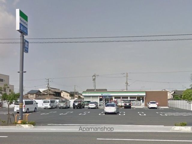 コンビニ　ファミリーマート（コンビニ）まで483m