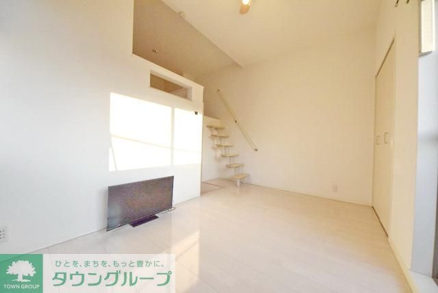 メゾン本千葉の居間写真