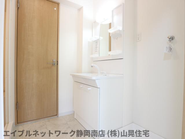 ＪＲ東海道本線 静岡駅 バス乗車時間：18分 最寄りバス停で下車 徒歩7分 3階建 築42年の内装写真