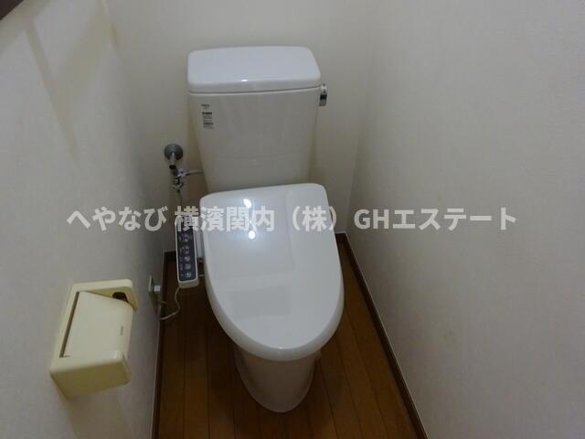 西戸部町貸家のトイレ写真