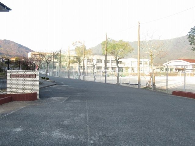 中学校　防府市立牟礼中学校（中学校）まで914m