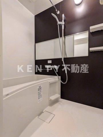 バス・シャワールーム　コンパクトで使いやすいお風呂です