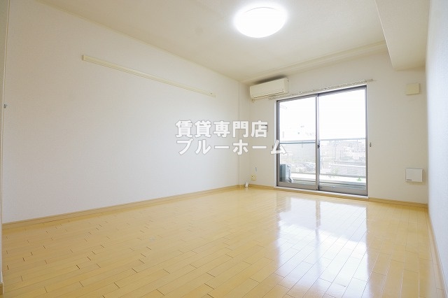 居室・リビング　10帖の広いお部屋！