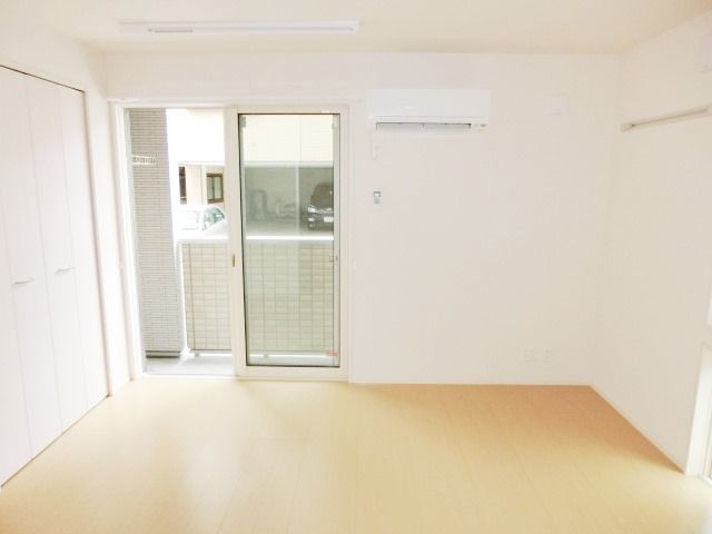 居室・リビング　二面採光で風通しも良いお部屋です
