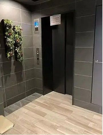 ロビー　玄関