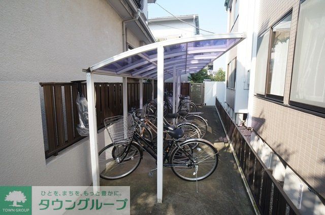 その他共有部分　雨の日でも安心して止められる屋根付の駐輪場です☆
