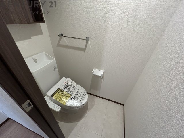 トイレ　温水洗浄便座付きのトイレです♪