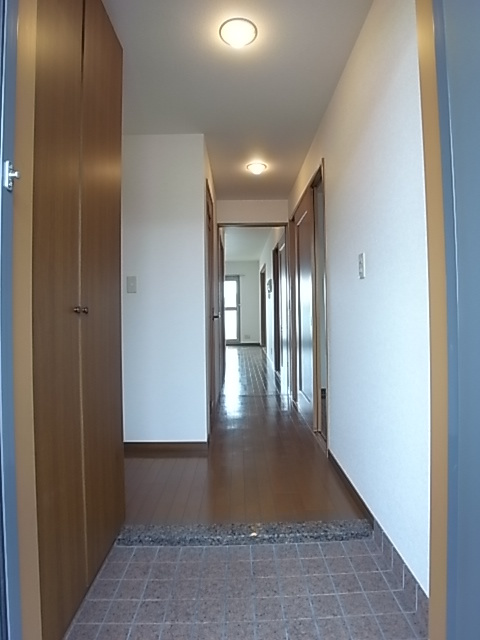 レインボー甲東の玄関写真