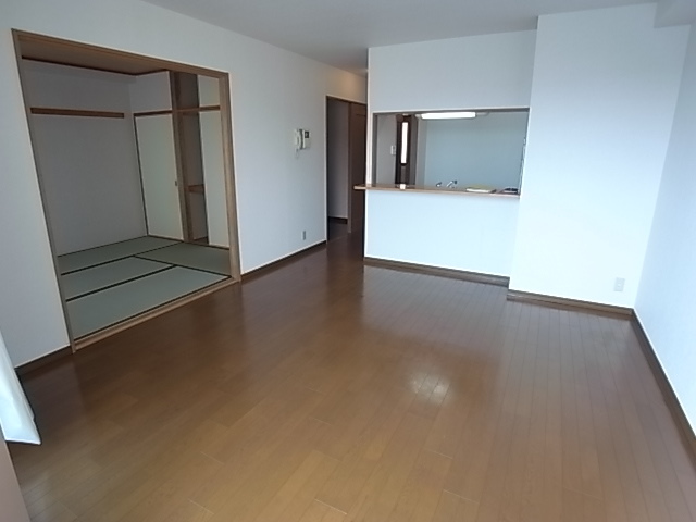 レインボー甲東の居間写真