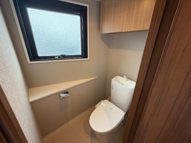 東急田園都市線 三軒茶屋駅 徒歩9分 4階建 築9年のトイレ写真