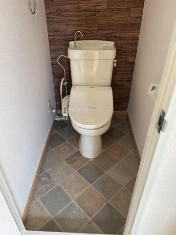 ＪＲ中央線 西八王子駅 徒歩17分 2階建 築43年のトイレ写真
