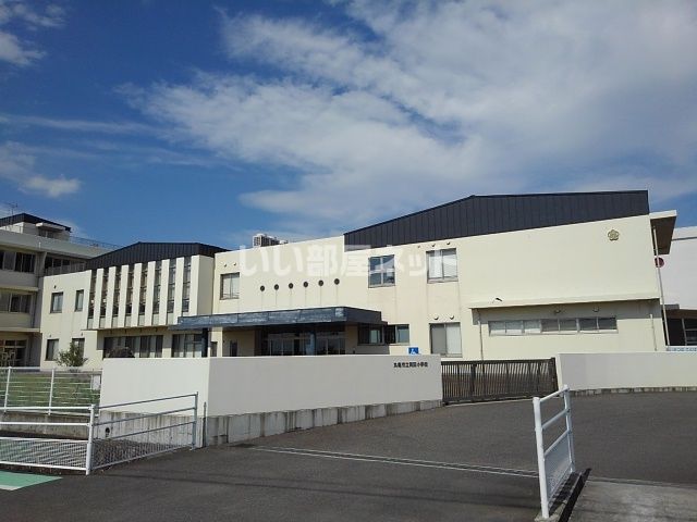 小学校　丸亀市立 岡田小学校（小学校）まで312m