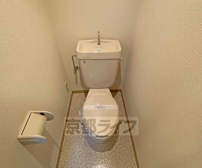 トイレ　トイレです。コンセントがあるので洗浄便座に交換可能です。