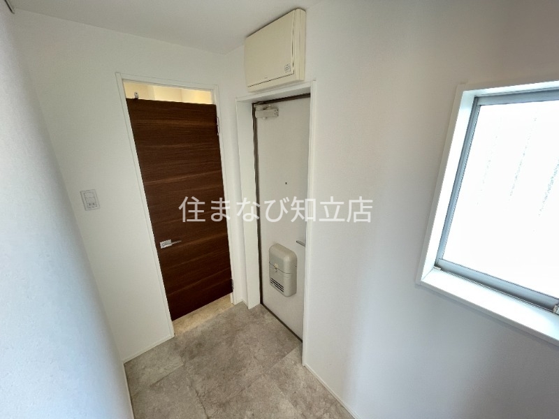 玄関　同型別部屋写真