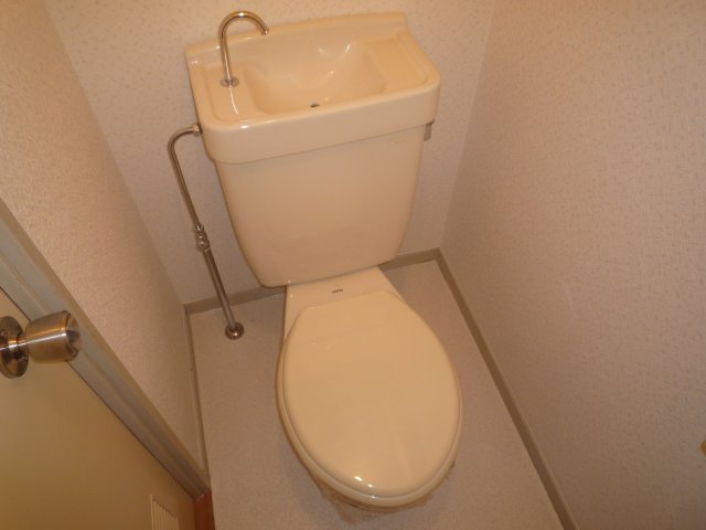 トイレ　※別部屋のお写真で、現況優先と致します。