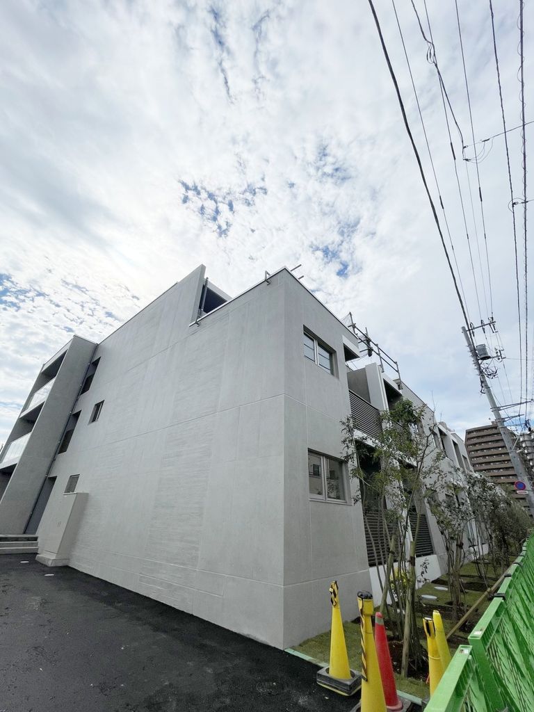 建物外観　駐車場