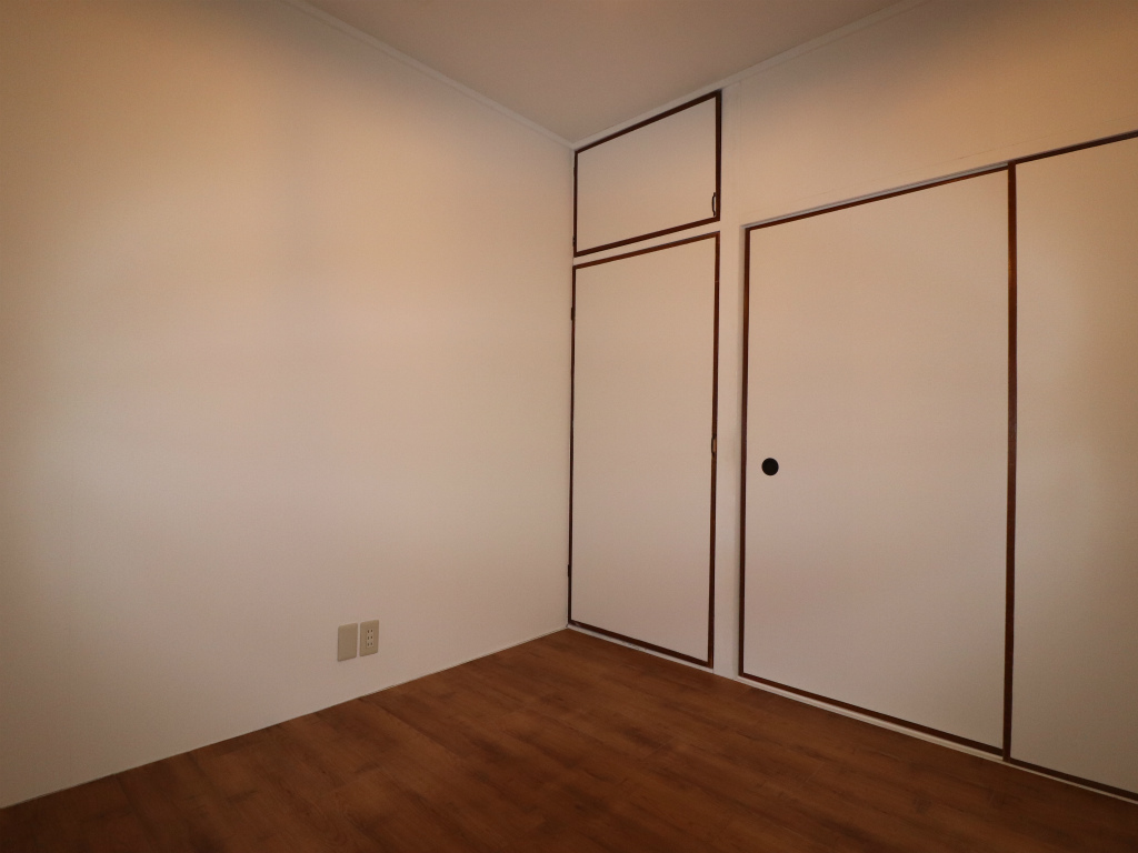 その他部屋・スペース　4.5帖の洋室。各部屋に収納があります。