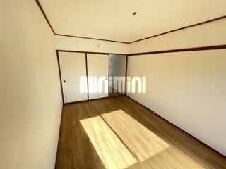 その他部屋・スペース　ベランダからの室内です