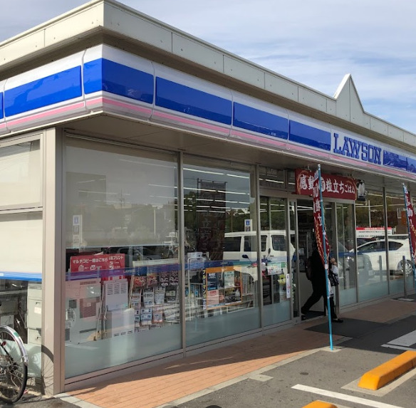 コンビニ　ローソン　港区役所駅前店（コンビニ）まで1216m