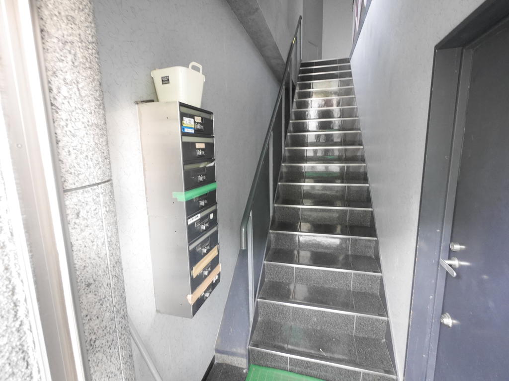 地下鉄西神・山手線 伊川谷駅 徒歩42分 3階建 築35年の外観写真