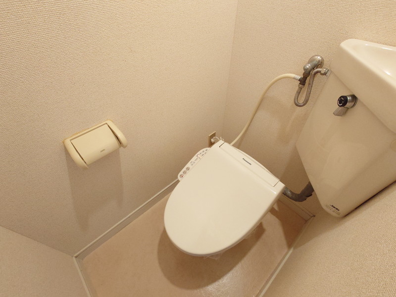 トイレ　温水洗浄便座