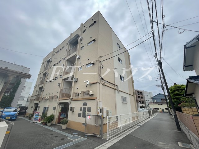 三輝本マンションの外観