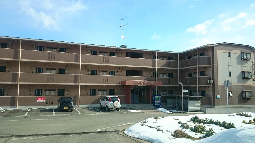 建物外観　3階建てマンション