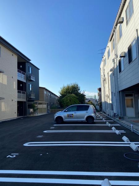 【彦根市野瀬町のマンションの駐車場】