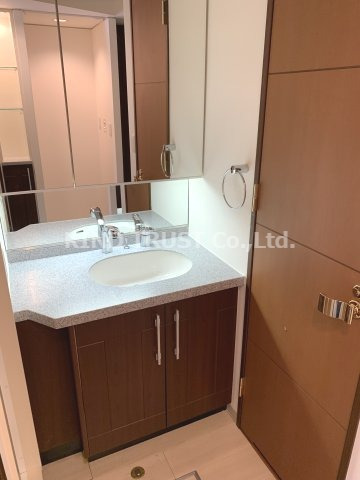 洗面設備　スペースが確保できる洗面所です