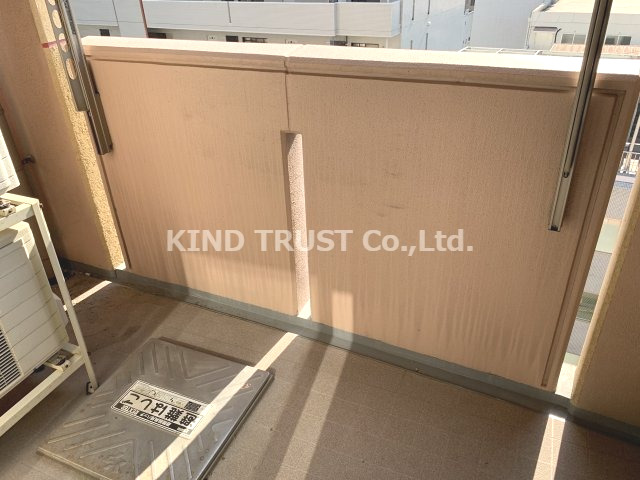 バルコニー　開放的で明るい空間を演出してくれるバルコニーです