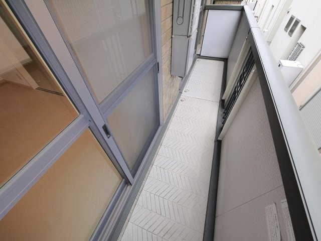 バルコニー　お洗濯にも便利な南向きバルコニー付き