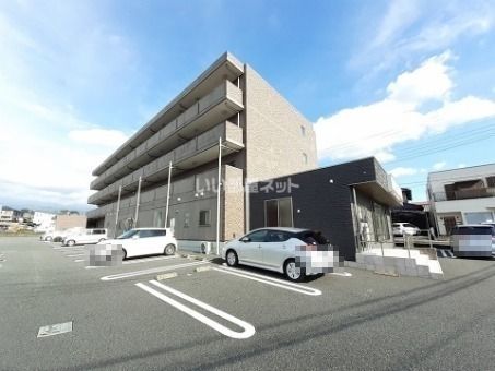 【富士宮市小泉のマンションの建物外観】