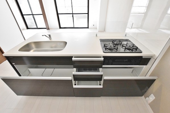 キッチン　★掃除もしやすい3口ガスシステムカウンターキッチン(グリル付