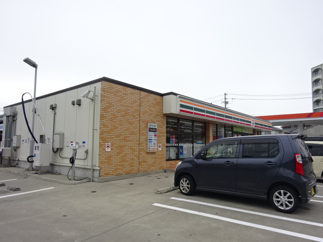 コンビニ　セブンイレブン（コンビニ）まで153m