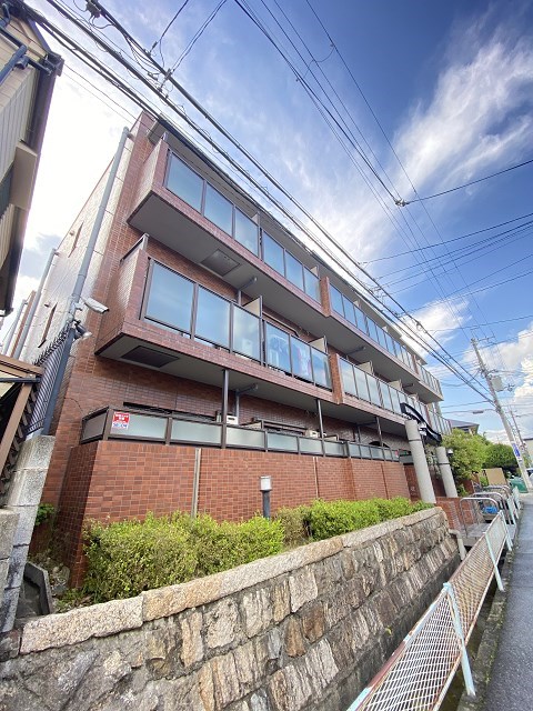 【西宮市門戸岡田町のマンションの建物外観】