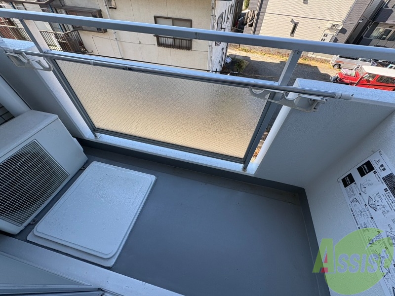 バルコニー　バルコニーが付いているので晴れた日は洗濯物が沢山干せますね。