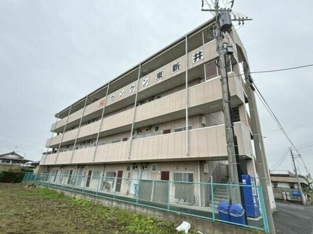 伊勢崎市境東新井のマンションの建物外観