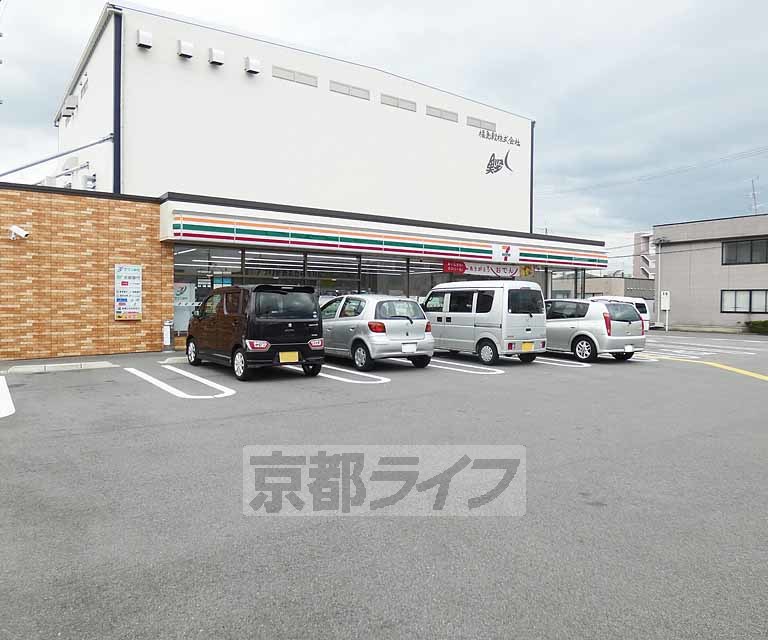 【京都市伏見区竹田久保町のマンションのコンビニ】