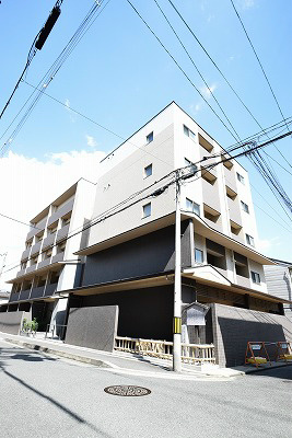 京都市上京区実相院町のマンションの建物外観