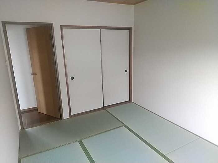 その他部屋・スペース　押入れ付きの和室です。